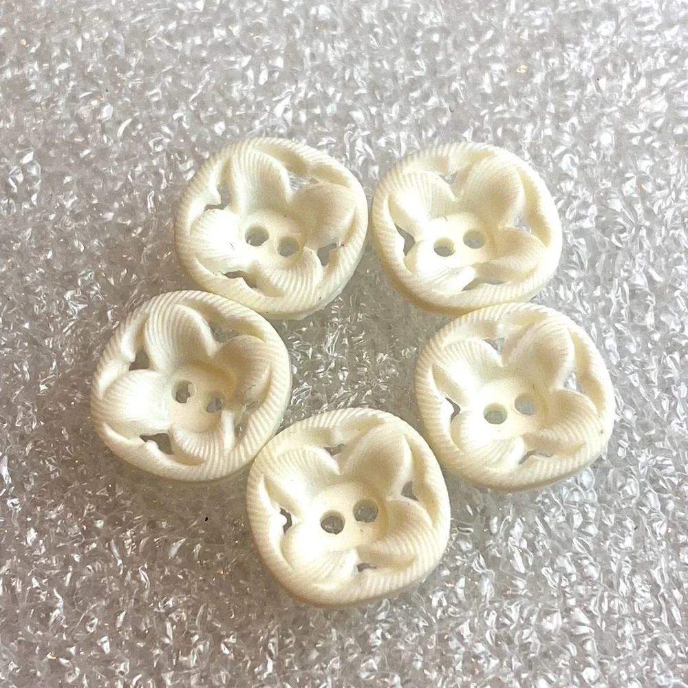 Vintage Cute 2 hole plastic flower buttons white 5 in all